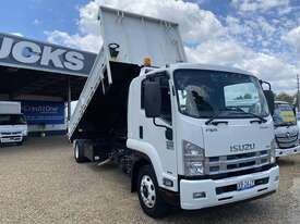 2013 Isuzu FSR850 Long Premium White Tipper 7.8l 4x2 - picture0' - Click to enlarge