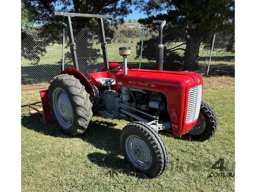 RESTORED MASSEY FERGUSON 35 TRACTOR 