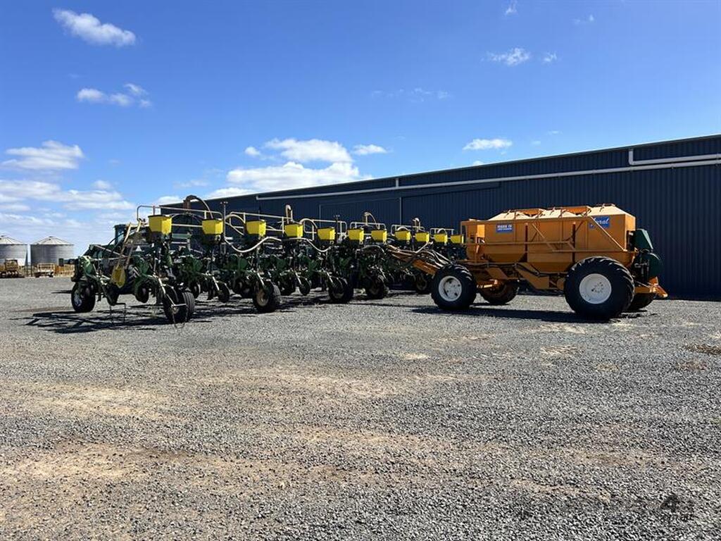 Used EXCEL STUBBLE WARRIOR PLANTER WITH GYRAL AIR CART Air Seeder in