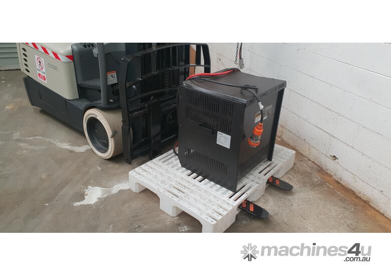 FORKPAC  - CROWN SC4000 COUNTERBALANCE FORKLIFT - Hire