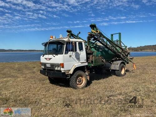 (3510) Hino - 4x4 Spray Truck (Moffatdale, QLD)