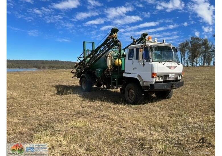 caption (3510) Hino - 4x4 Spray Truck (Moffatdale, QLD)
