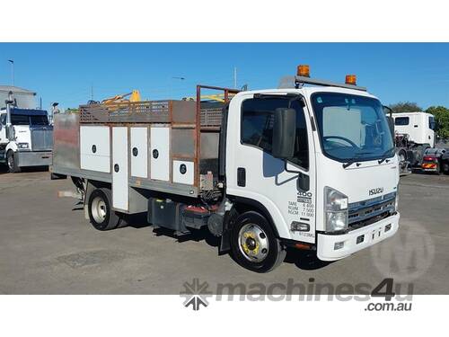 Isuzu NPR400