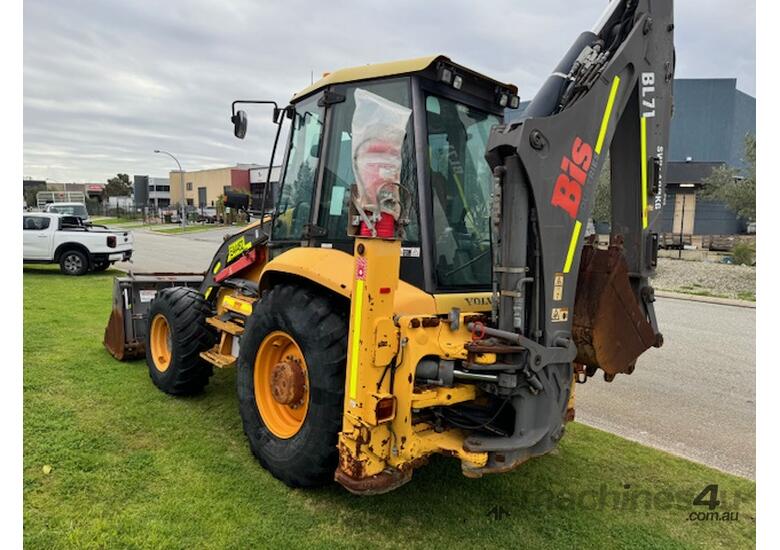 caption Backhoe Volvo BL71 2006 4x4 4 in 1 bucket 6200 hours