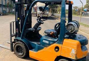 TOYOTA 32-8FG25 2.5T FORKLIFT FORK POSITIONER, SIDE SHIFT, 6M LIFT