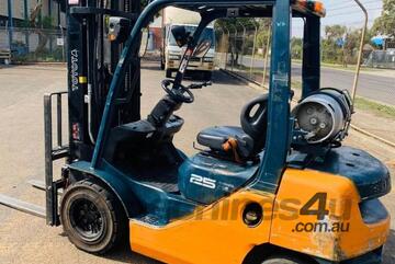 TOYOTA 32-8FG25 2.5T FORKLIFT FORK POSITIONER, SIDE SHIFT, 6M LIFT TOYOTA 32-8FG25 2.5T FORKLIFT FORK POSITIONER, SIDE SHIFT, 6M LIFT