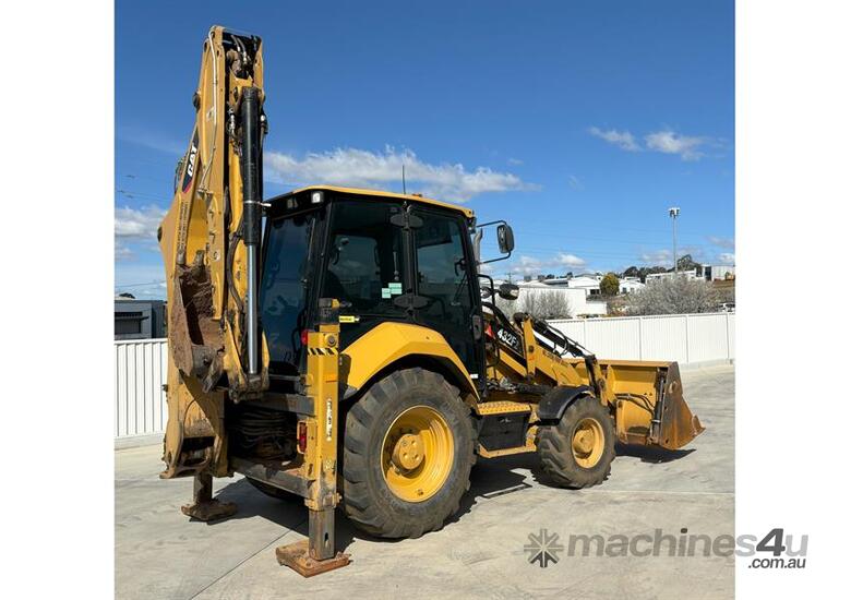 caption 2016 CATERPILLAR 432F 2 BACKHOE