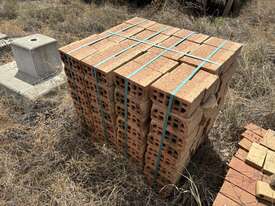 1 Pallet of Bricks - picture1' - Click to enlarge