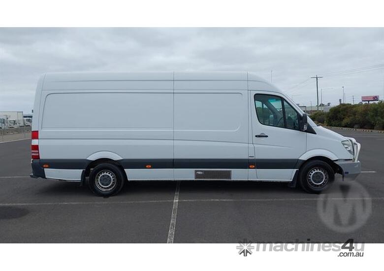 caption Mercedes-Benz Sprinter