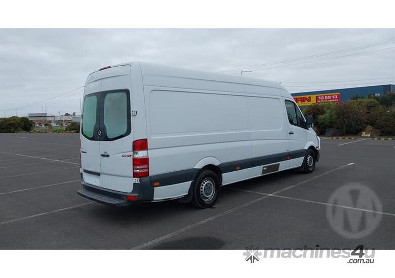 caption Mercedes-Benz Sprinter