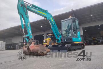 2019 KOBELCO SK55SRX-6 EXCAVATOR WITH A/C CAB, RUBBER TRACKS, HITCH, BUCKETS AND 2840 HOURS