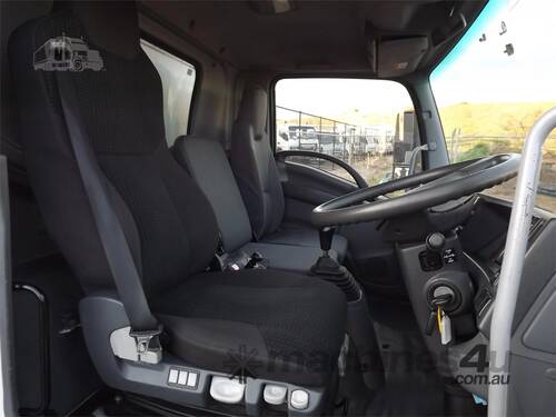 2015 Isuzu FRR 500   4x2 Tray Truck