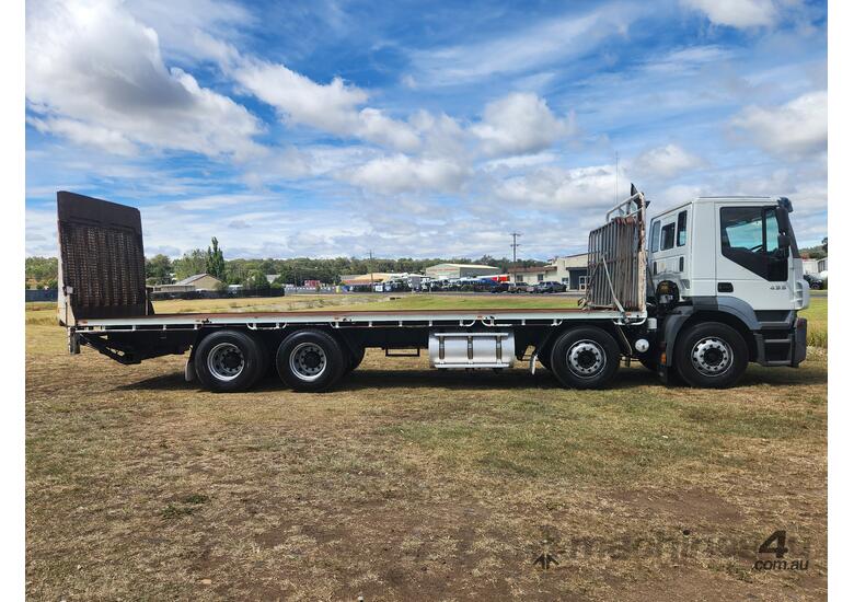 Iveco Stralis 435 Automatic 8x4 Traytop with Tailgate Loader Truck.
