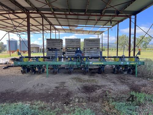 John Deere 1700 MaxEmerge XP Planter 