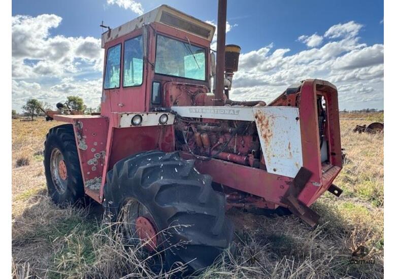 caption 4EWD Tractor