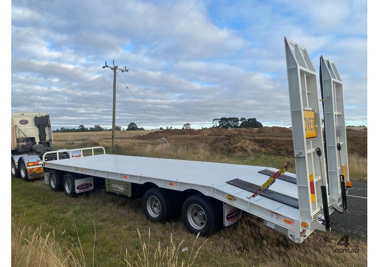 2025 Beavertail DOG TRAILER QUAD AXLE