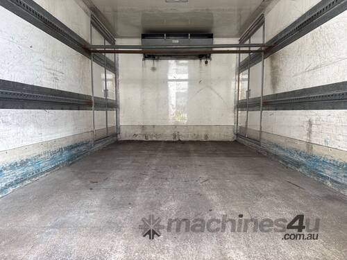 caption 2009 Mitsubishi Fuso Fighter FK600 Refrigerated Pantech