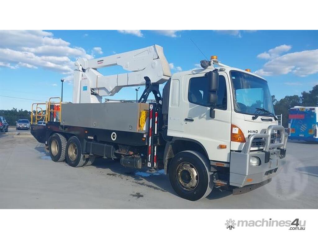 Buy Used Hino FM Pantech Truck (1115614)