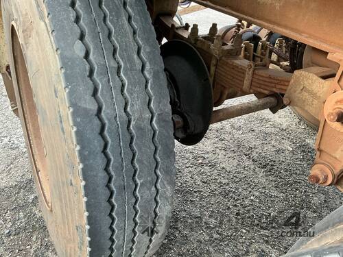 caption 2007 Custom Quip Engineering DOL165 Dual Axle Dolly