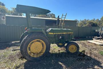 John Deere 1986   1040 Tractor