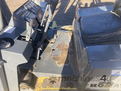 caption Komatsu FD70 Forklift