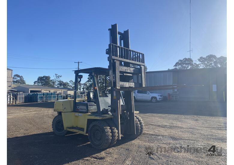 caption Komatsu FD70 Forklift