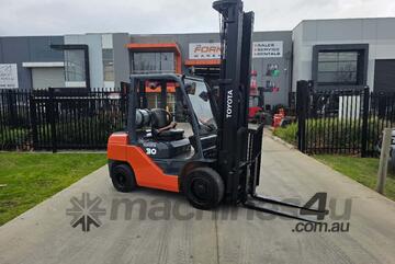 Toyota Forklift 3T with Tyne Postioners (Unit#:AU396)