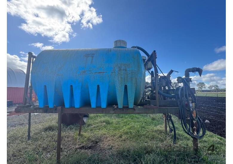 Volvo Tipper with slide in water tank