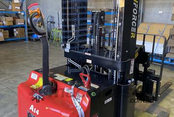 1.4T Walkie Reach Stacker - Only   45h