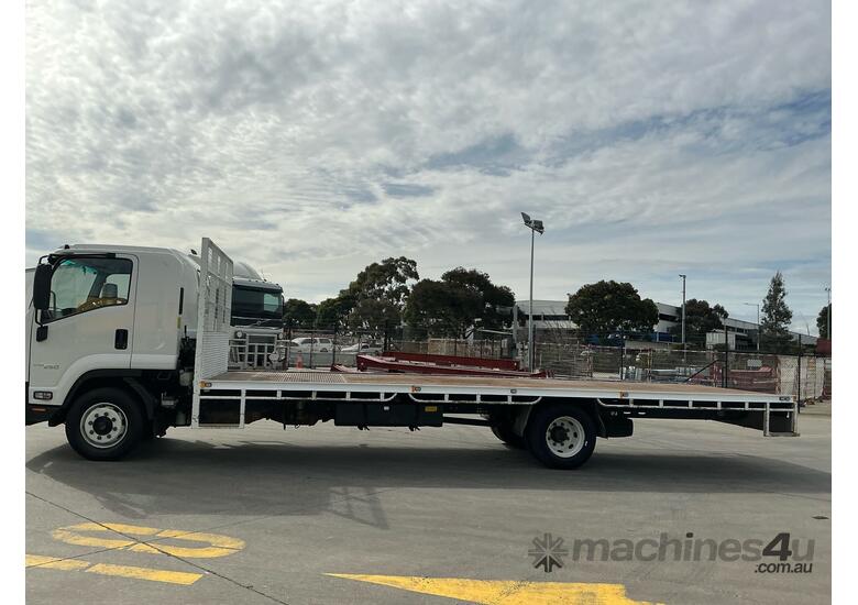 caption 2018 Isuzu FSR 140-260 Day Table Top