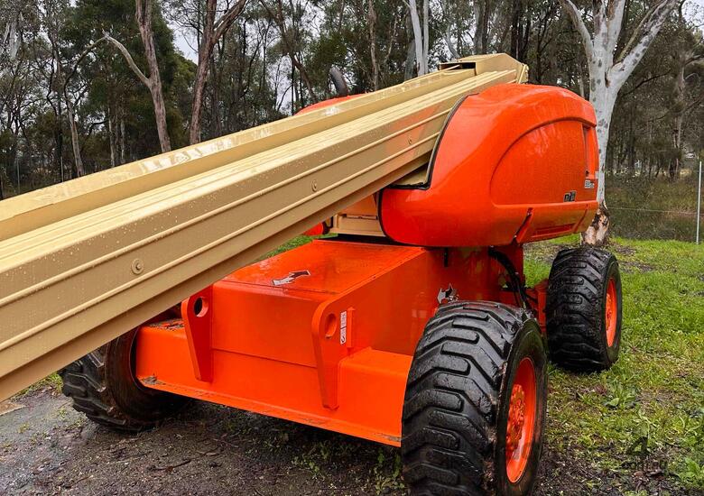 JLG 600S - 60ft 4x4 Telescopic Boom Lift image 2