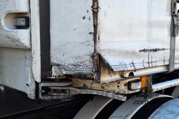 2005 Maxitrans ST3 43ft Tri Axle Curtainsider B Trailer