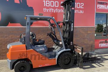 2015 TOYOTA 32-8FG30 6000mm 3 STAGE MAST FULL FORK POSITIONER