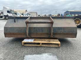 Manitou CBR1000 Bucket - picture0' - Click to enlarge