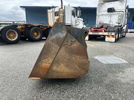 Manitou CBR1000 Bucket - picture1' - Click to enlarge