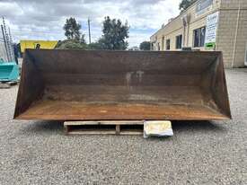 Manitou CBR1000 Bucket - picture2' - Click to enlarge