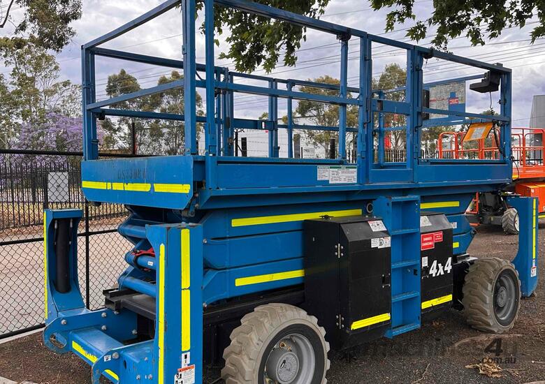 2018 Genie 33ft Dual Extension Deck RT Scissor Lift image 2