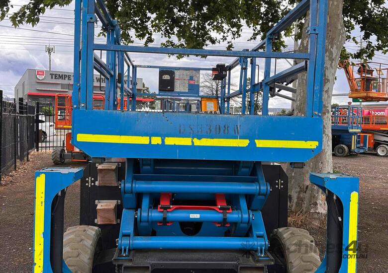 2018 Genie 33ft Dual Extension Deck RT Scissor Lift image 4
