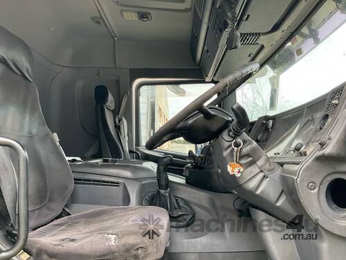 2004 Scania 114L Curtainsider