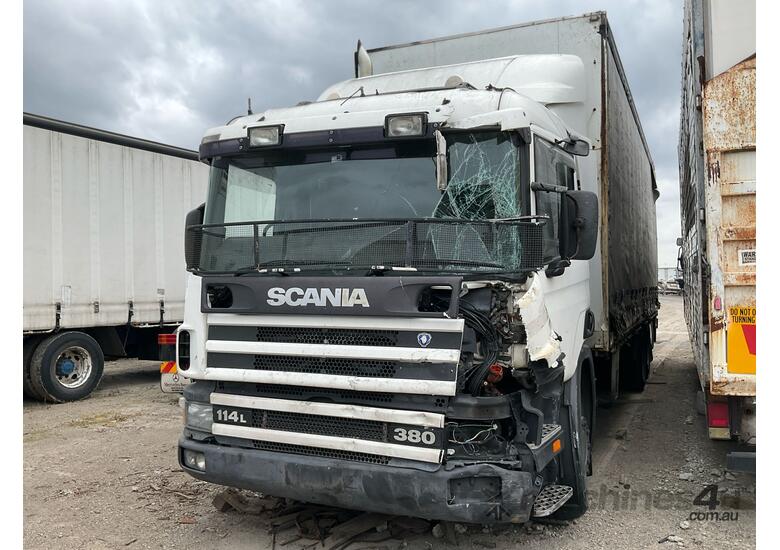 2004 Scania 114L Curtainsider