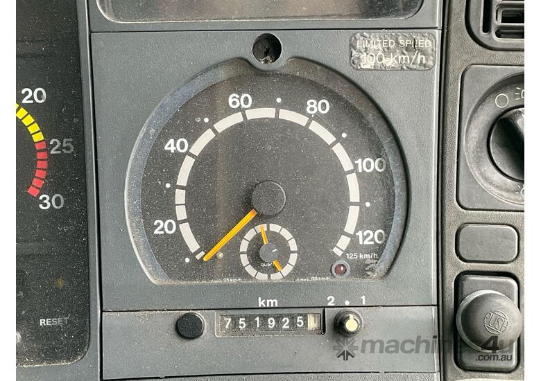 2004 Scania 114L Curtainsider