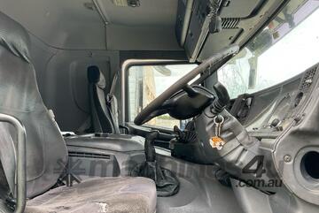 Scania 2004   114L Curtainsider