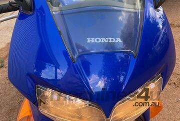 Honda 2001   VFR800 MOTORBIKE