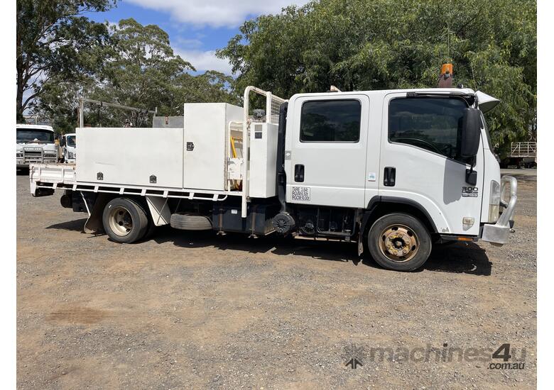 2010 Isuzu NPR 300 4x2 Service Truck