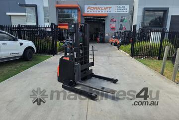Toyota Forklift 1.4T Walkie Stacker (Unit#:AU470)