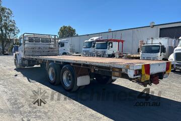 2004 Freightliner FL80 Table Top (Sleeper Cab)