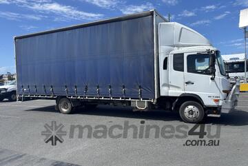 2015 UD MK11 250 Condor 4x2 Curtainsider