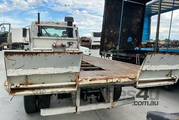 Mitsubishi   Tow Truck