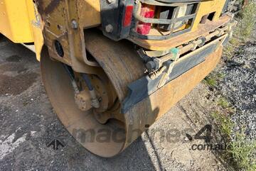 2011 Caterpillar CB24 Articulated Dual Smooth Drum Roller