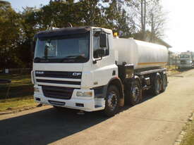 8x4 water tanker - low kilometres - picture0' - Click to enlarge